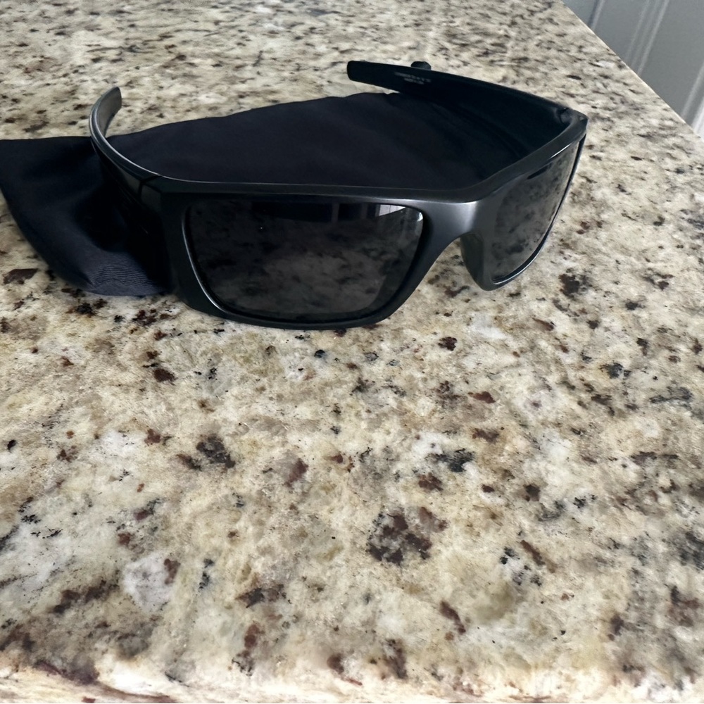 OAKLEY FUEL CELL SUN GLASSES